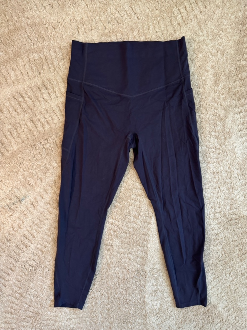 HALARA navy 7/8 length leggings w/ side pockets. Size L. NWOT. - Picture 3 of 6